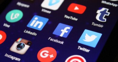 contacter les librairies et les médias